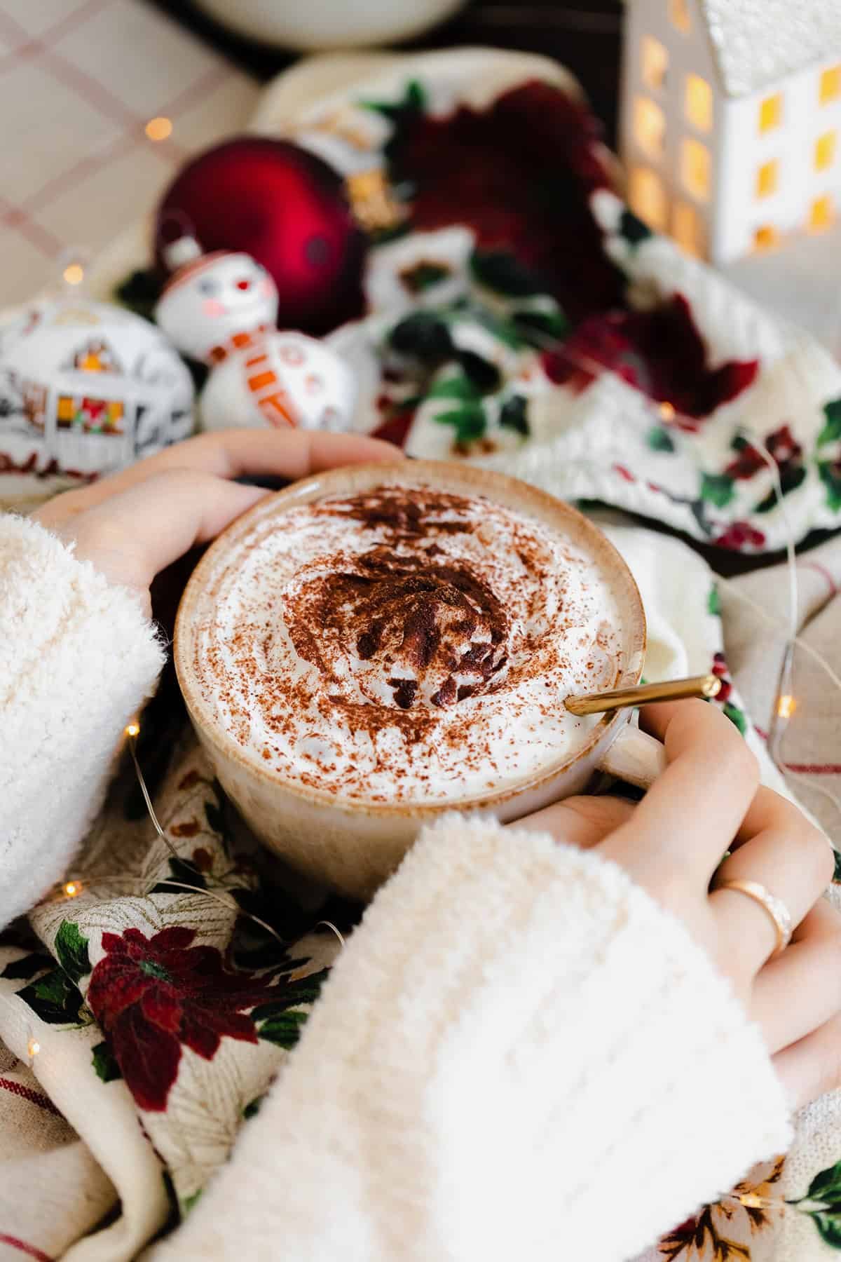 https://thehealthfulideas.com/wp-content/uploads/2020/11/Christmas-Spiced-Hot-Chocolate-16.jpg?utm_source=chatgpt.com