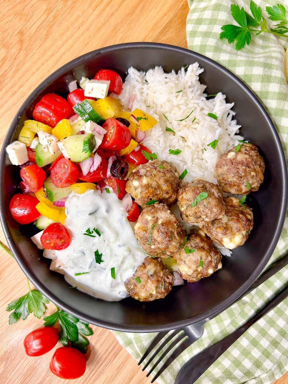 https://fedbysab.com/wp-content/uploads/2024/11/Greek-Meatball-Bowls-Recipe.jpg