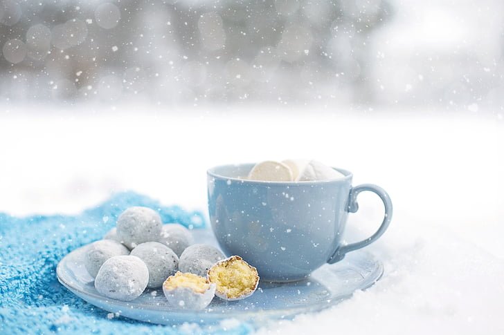 https://i0.pickpik.com/photos/234/540/866/hot-chocolate-cozy-winter-dessert-preview.jpg?utm_source=chatgpt.com